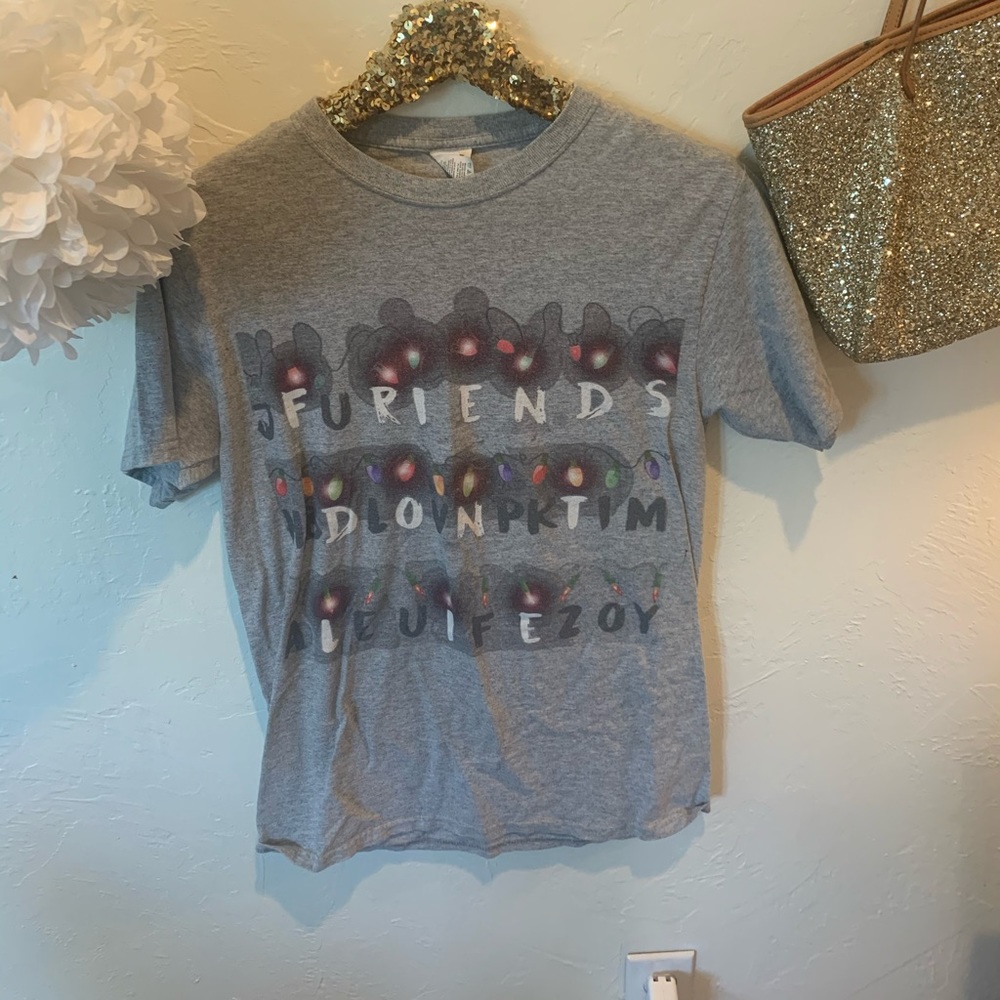 grey tee